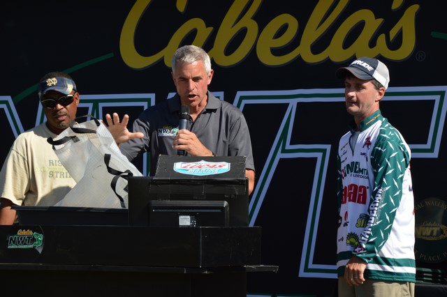 E9CD15FA-9C76-4B3D-90BC-7844B5154419