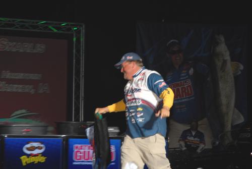 EA4E635B-0086-4675-8BA5-CCCBC1FA8A8C