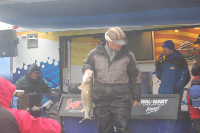 EA7946F8-1D50-4D4F-8D29-02134D64E254