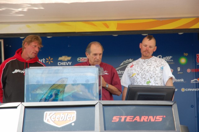 EA8B46D3-F42A-4E27-A3CD-988A3BB451C3