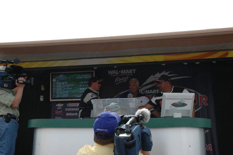 EAA4927C-DCAD-460B-84AB-21D6535D51E0