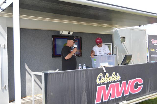 EC48B73D-E90D-4105-B096-6B8508511D8E