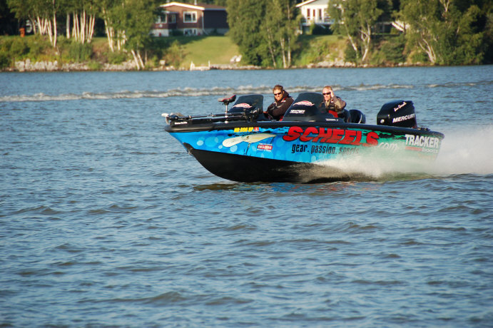 EC705C3A-FA20-454B-9024-68702B4AFB7B