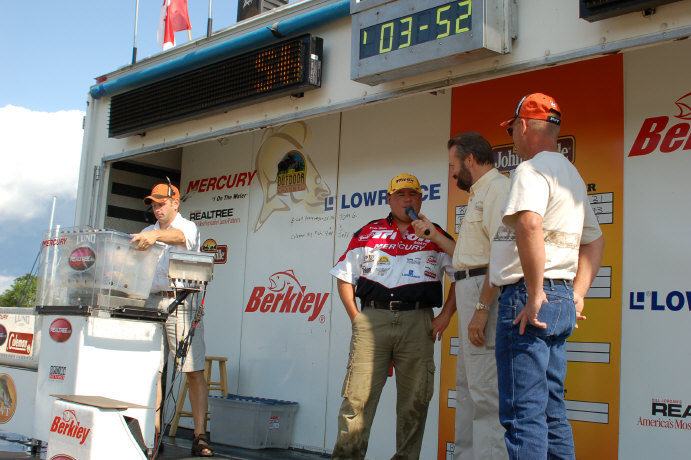 ECA3A478-5E95-45C3-B889-8AFBA0C30D3E