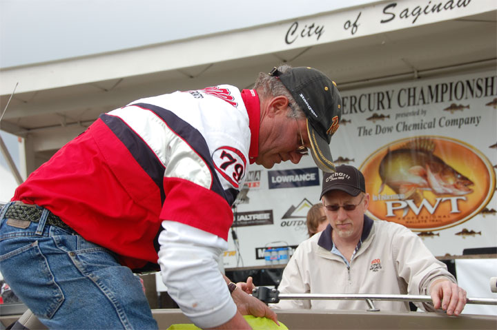 ECC90D13-DAEF-4F05-9095-31DAE6E47362