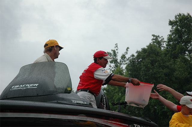 ED04F8B9-7859-449C-A695-618D41DFE1DF