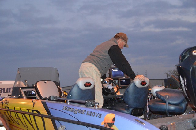 EE23EA77-8C76-46B0-881A-C74F8A809C1F