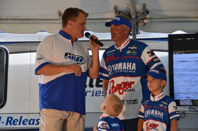 EE7EF376-93DB-406E-B5F9-BF03C0EA7C66