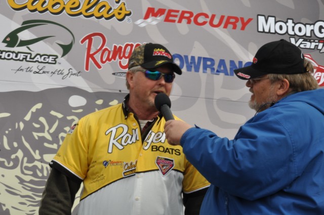 EEB60A3C-6C9F-49E9-9729-27A3AE459CDB