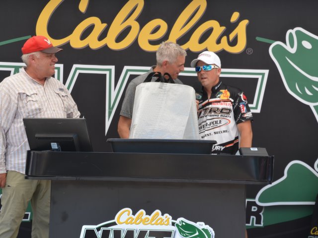 EEC281A4-BE3A-45E2-B297-9DD7B0B56270