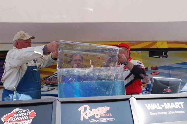 EEEC41CE-C765-430C-9B83-19B16A1FABF5