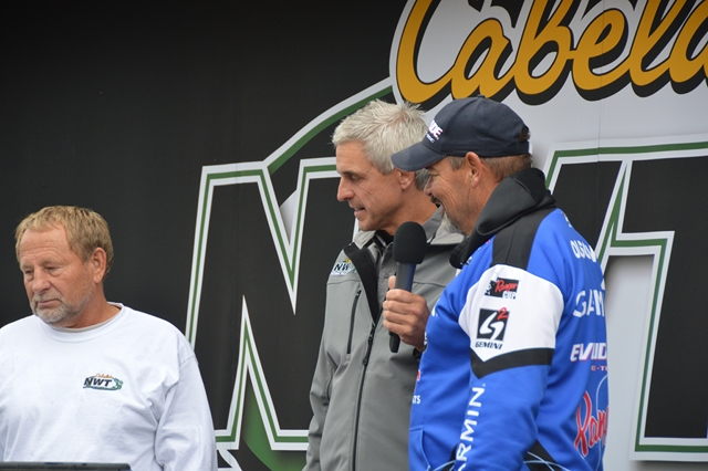 EF619C3C-DEE9-48BA-8192-E610C28AA65D