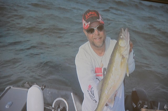 EF644A98-989C-4DA4-AEEA-21C3E43B2AB7