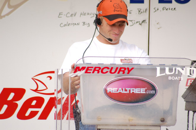 EF653896-DEA3-4FD6-8310-D4B1EDCB1F90