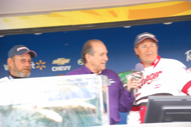 EFC61EB2-649B-410D-B9E7-73B61117E3E7