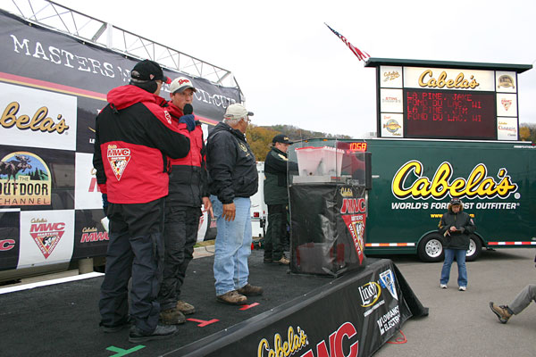 F1F76E7C-BFD7-47D2-A411-2AD0E01E221E