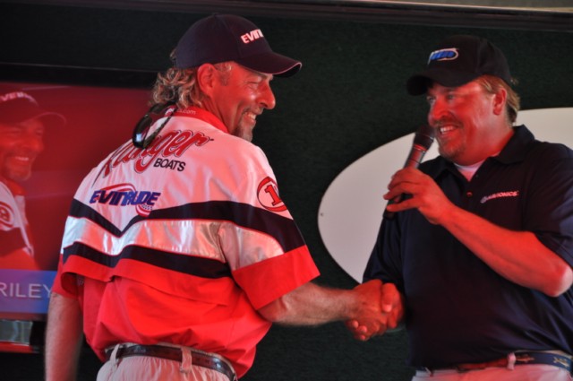 F1FFDBF4-44D1-4FCD-99FF-BA2001302781