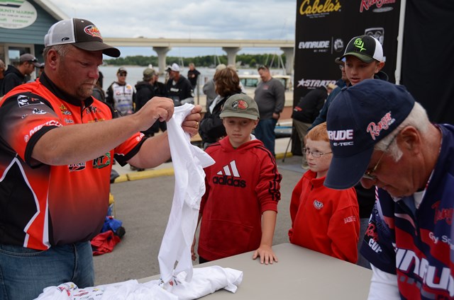 F30AC3D1-CBA0-4EE6-B2C3-88A866E53024