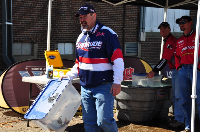 F30EEB95-2AB1-472C-80CE-CA8D1ABD0222