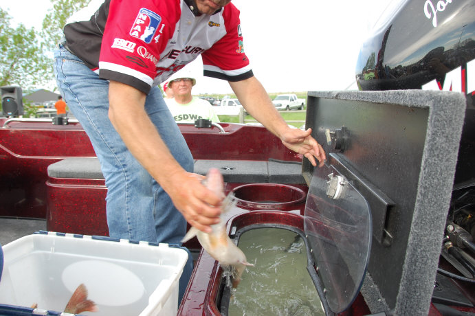 F383915A-5393-4C92-90FA-69A8F15CED21