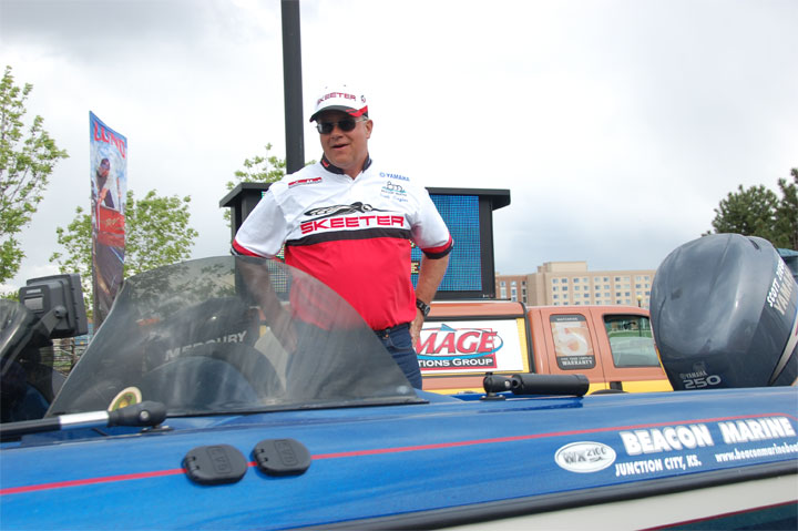 F49DF406-DFAE-423F-84E1-4E1642F84241