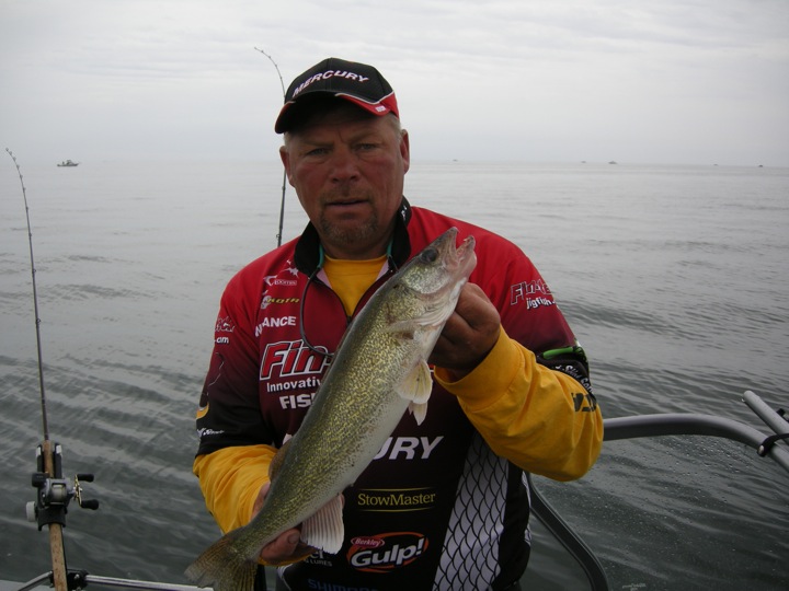 F50D0DF3-F4AA-4D98-8B72-376A7B392EEF