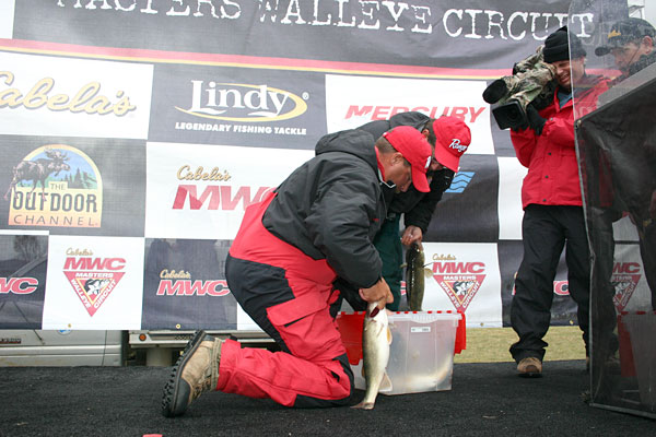 F591D718-3BE5-4A8D-B856-E138D7DD31BA