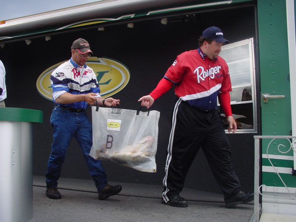 F69B6B19-BBC1-4CE9-A755-74660F8D06A2