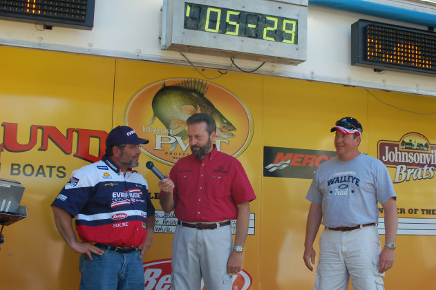 F74633E0-B1DF-4AF4-8D9F-52D420259393