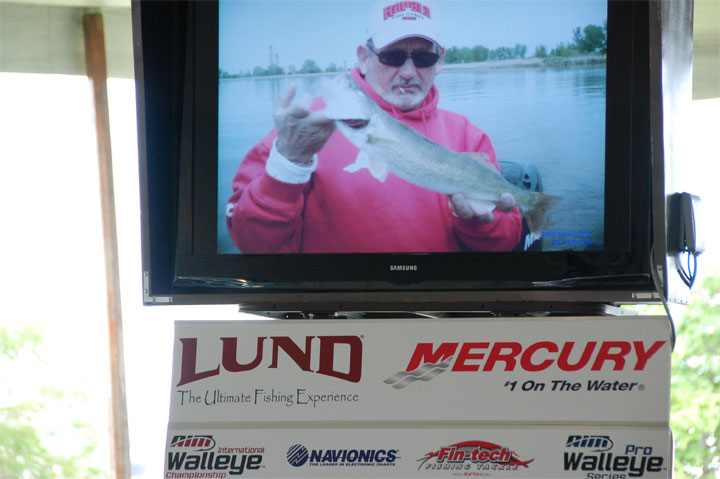 F7549B43-67D9-4F73-9955-BB4D4B08E4D4