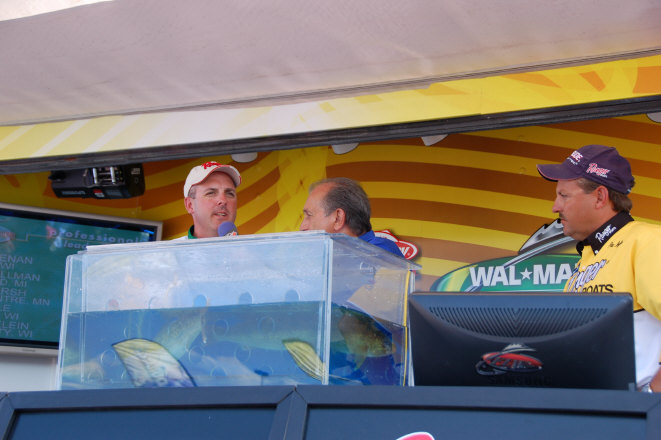 F7B44E4C-CE00-4C6D-8127-5D7FBD07F191