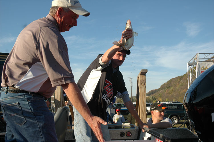 F7C215F4-3C24-4C0F-86E5-D8F28C93FFBF