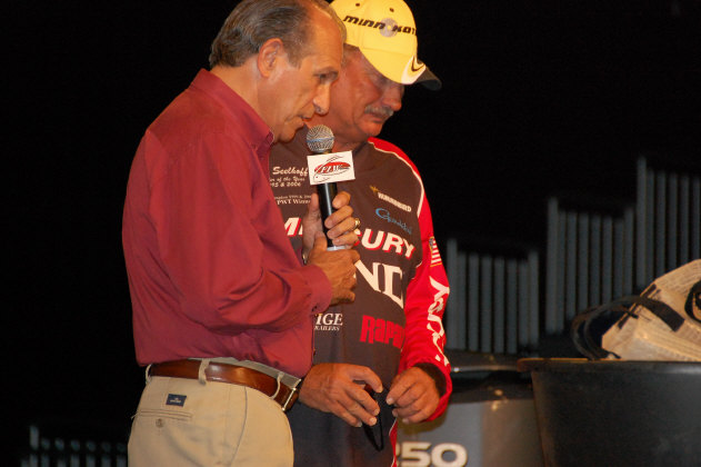 F8A6332D-1032-4C24-867C-6B6BDB47A7B2