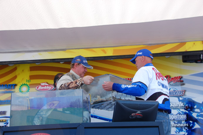 F9E6A956-B9BC-4BA8-B4F2-500F73D4F352