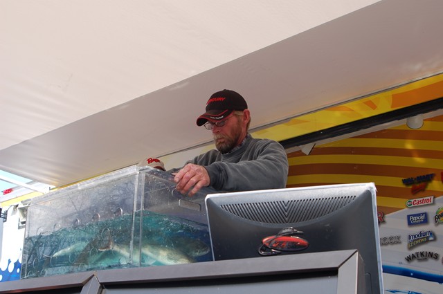 FBFFDC54-4F7B-4381-AC27-EC19989E3E37