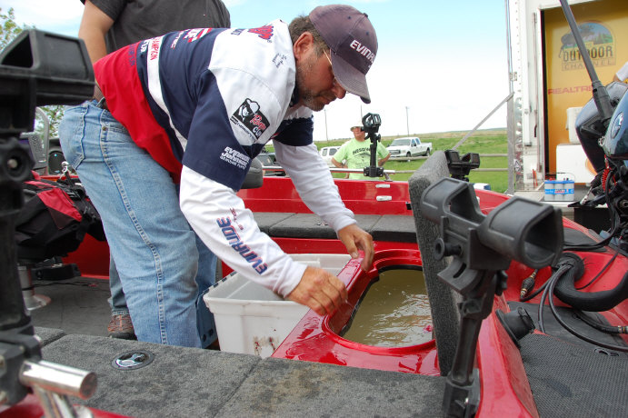 FC5AF6D2-3029-40C2-8453-D7F1BB136330