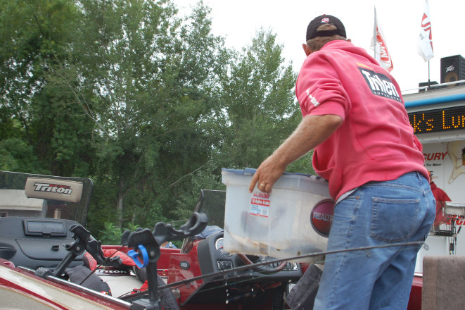 FCA1CE25-61B2-40BC-9C6C-E93BD417C010