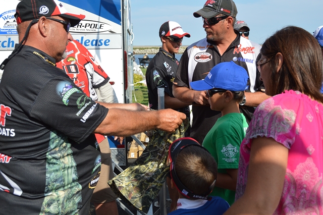 FE89FA39-F99A-4D5E-A54B-F83053885FE5