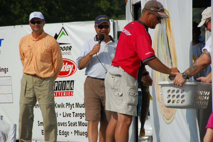 FEE6ED56-3822-4F23-8D06-B4972027B09E