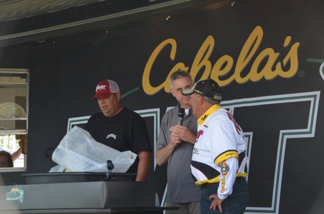 FEEAF2A9-03D6-48C3-88CE-28955D96DDE7