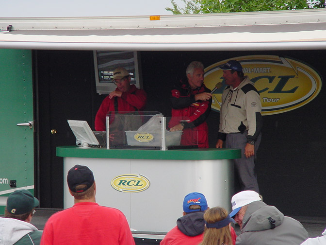 FEEC99EA-C54C-42EF-A49C-1C6E9BC54BD2