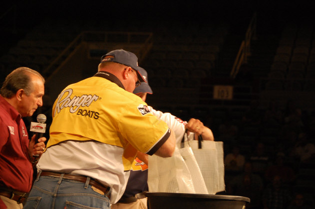 94D1E07F-06DD-4446-A162-295A53E0AA6B