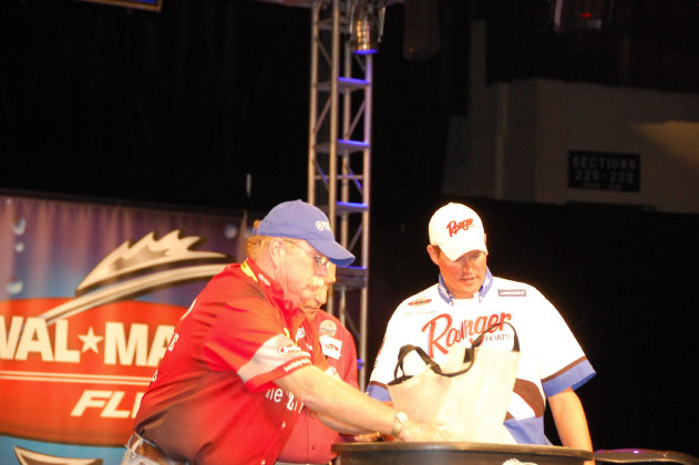 106BBB69-45B9-40F4-BE52-374C964358EC