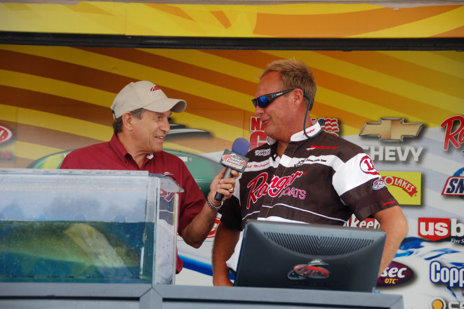 1C37F53D-8DDE-425C-BD18-24A8B7BE3ADF