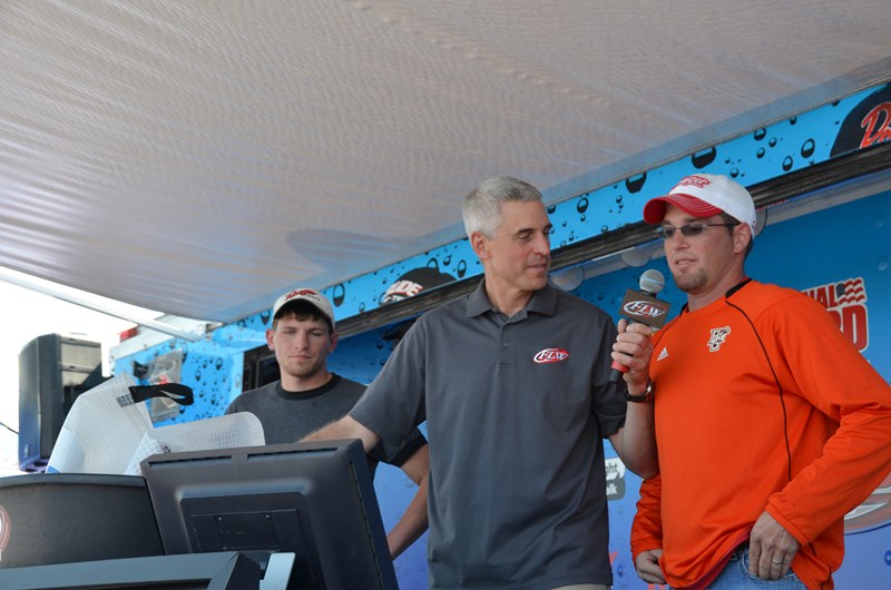 C92C20DC-0128-41FD-9F5B-88EA4A8C4CAA