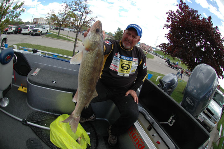 FE0B98D2-6B43-443E-B8A1-4A5FE853C703