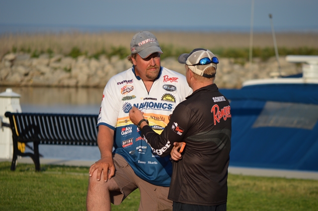 6FDA822D-C8D0-40A0-A328-0042BB820DC1