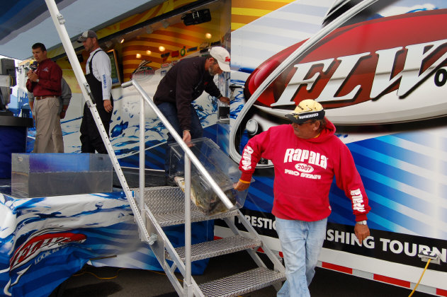 56385F27-18FF-42D9-98BA-69CF54F3EA42