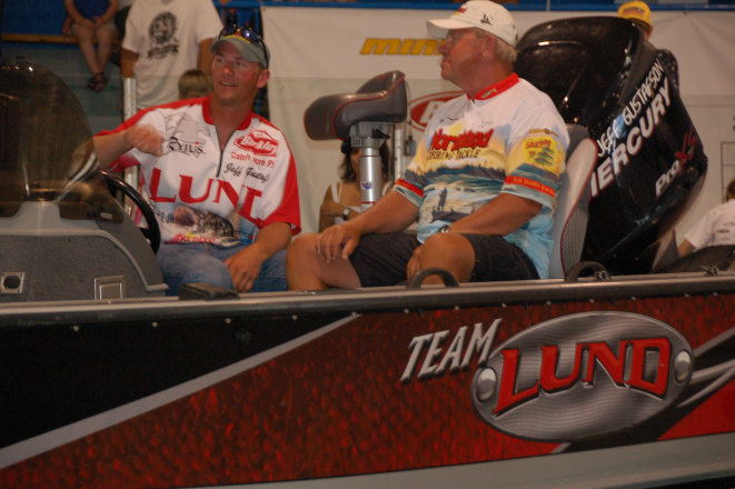 215F3C50-124B-4B0B-B958-FC39CAF9C3EA