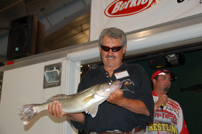 7E1E80B4-4DC7-4E66-99B1-1C1D775643DE